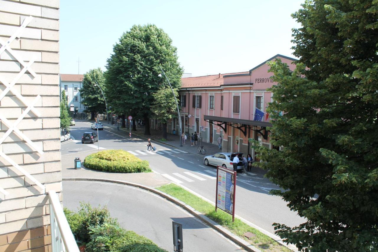 L'Appartamento Della Stazione Di Саронно Екстер'єр фото